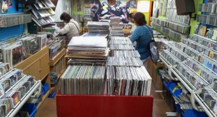 En poco tiempo las tiendas de discos serán tan obsoletas como las de máquinas de coser