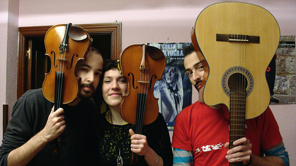 Javier Gómez, Colleen Freeman y Quique Palau, integrantes del grupo Cous-cous. Foto: L. Fraile.