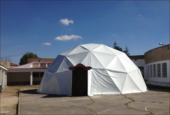 Carpa donde se celebrará el Festival. Foto: David Palacin Alcalde.