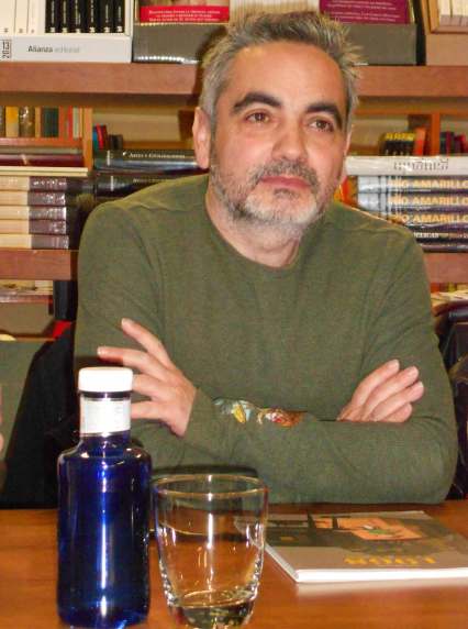 Juan Álvarez, durante la presentación de su obra en la librería Alejandría de León. 