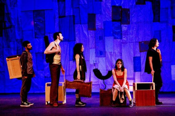 Lucía R. Miranda es la directora de esta obra de teatro producida por The Cross Border Project.