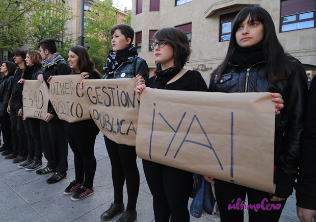 Protesta de los estudiantes de la ESADCyL por la gestión de la Junta. Foto: Carlos Arranz.
