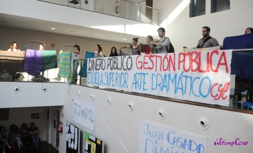 El encierro ha finalizado tras haber realizado negociaciones con la Dirección de la Escuela. Foto: Carlos Arranz.