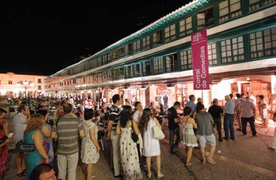Cola en el Corral. Plaza Mayor de Almagro llena. Fotografía: Festival de Almagro.