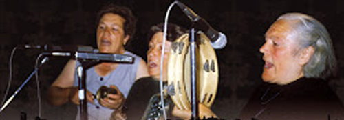 Tránsito Baz, Emilia Rodríguez y Manuela Moreira, de Villaseco del Pan (Zamora), en una foto de sus últimas actuaciones.