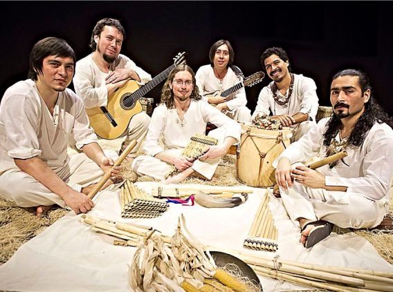 Los integrantes del grupo de música andina Sakapatú. Foto: Pablo Leoni.