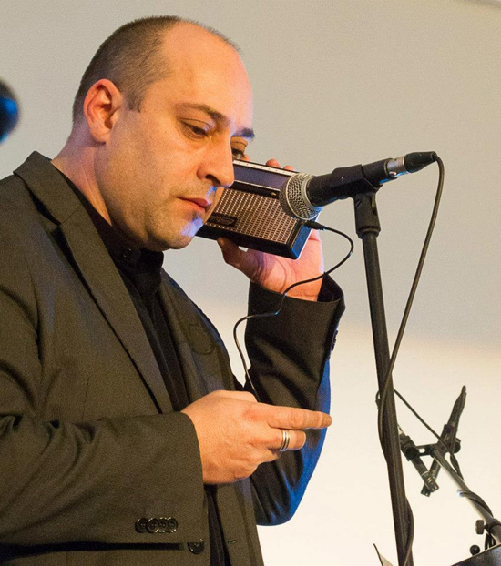 El poeta leonés Víctor M. Díez.