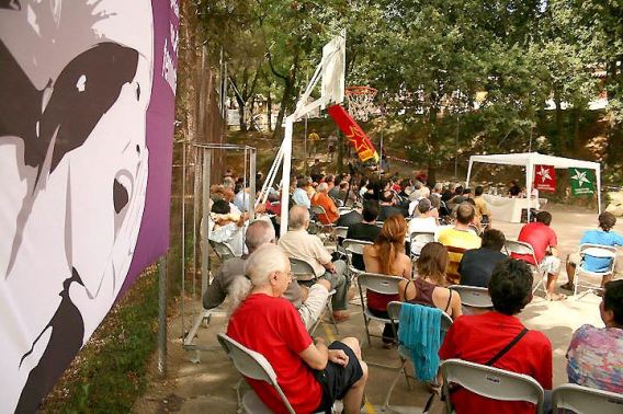 Una de las sesiones durante la I edición de la Universidad de verano, celebrada en Bañolas. Foto: Izquierda Anticapitalista.