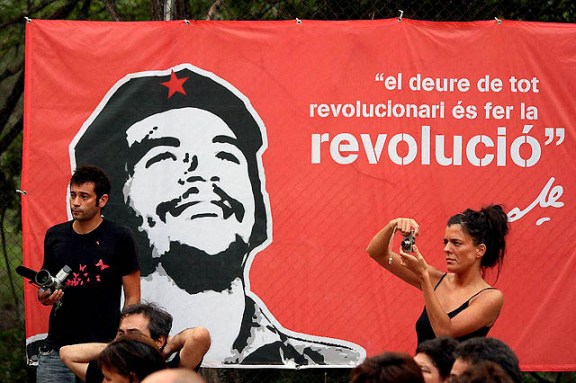 A la izquierda, Daniel García, que este año participará con un taller sobre la penetración del gran capital en los movimientos sociales. Foto: Izquierda Anticapitalista.