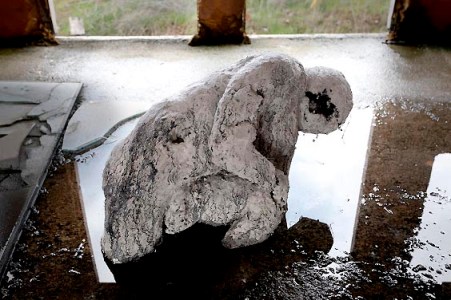 Escultura del sr. Arribas para el proyecto de PAUs. Foto: Latidos del Olvido.