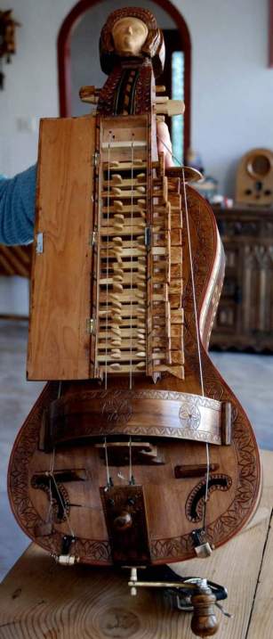 Zanfona hecha por Ladislao Gutiérrrez Omaña. © Fotografía: Bal Ferrero.