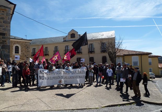 Manifestación en defensa de las juntas vecinales de Omaña. Foto: Plataforma para la Defensa de las Juntas Vecinales de Omaña.