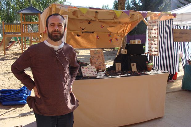 Juan Ángel Cantalapiedra, formador del curso de papiroflexia. Foto: L. Fraile.