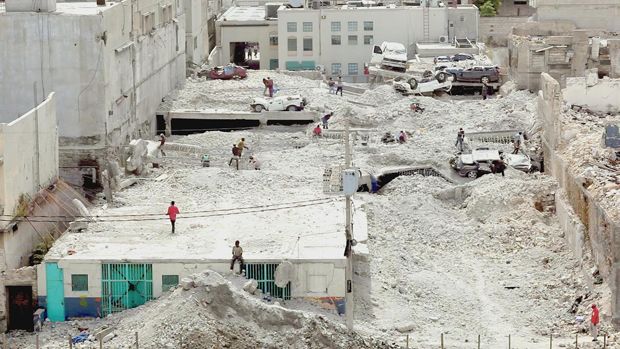 Escena de `Assistance mortelle´, de Raoul Peck, un documental sobre el terremoto de Haití.