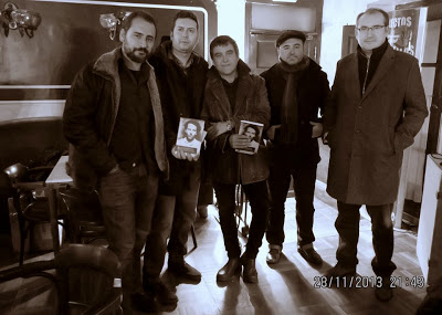 Vicente Muñoz Álvarez y Julio César Álvarez presentaron la antología en el Gran Café de León, el pasado 28 de noviembre, junto a Alfonso Xen Rabanal, Carlos Salcedo y Bruno Marcos.