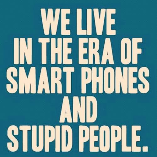 Vivimos en la era de smart phones (celulares inteligentes) y personas estúpidas.