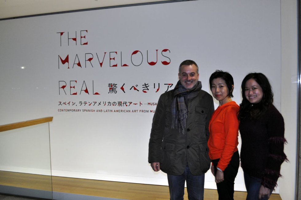 Manuel Olveira. Yuko Hasegawa y Kristine Guzmán