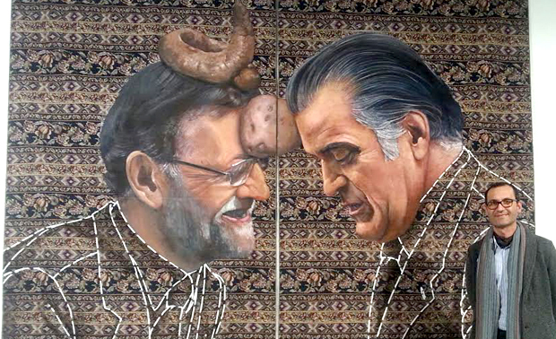 Ausín Sáinz junto a una de las obras de su exposición.