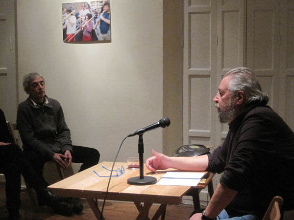 Tomás Salvador González, durante una lectura de poemas en el Ateneo Varillas (León) el pasado mes de febrero.
