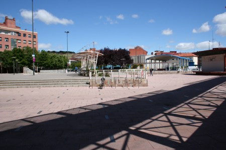Foto de la plaza de la Solidaridad, barrio de La Victoria. © Fotografía: Juan A. Berzal.