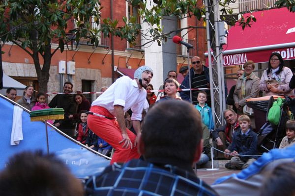 Actuación de Ganso&Cía en el TAC, en el espectáculo "Walkman". © Fotografía: Juan A. Berzal.