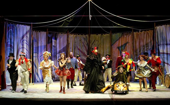 Teatro Corsario durante la representación de "La barraca de Colón". © Fotografía: Luis Laforga.