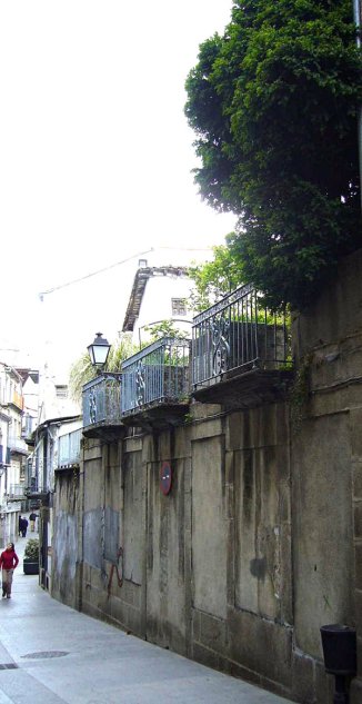 Jardines en alto. / Calle Mayor de Sánchez Ocaña. Béjar. © Fotografía: José Carlos Sanz.