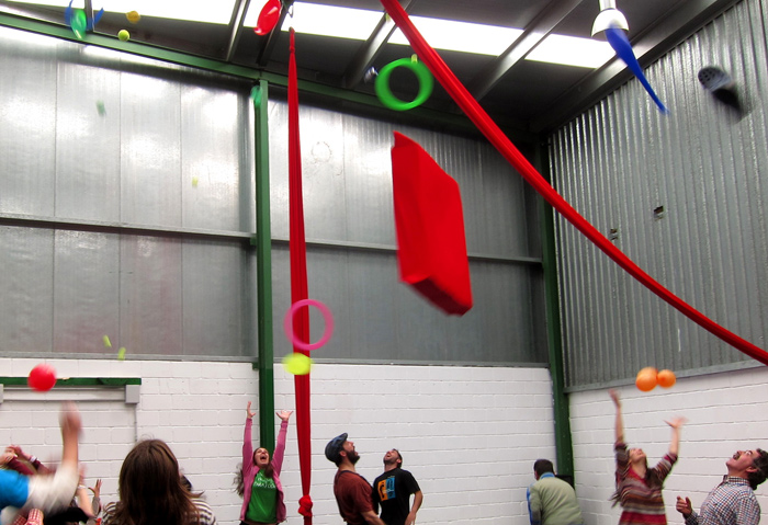 Taller de malabares en La Pequeña Nave.