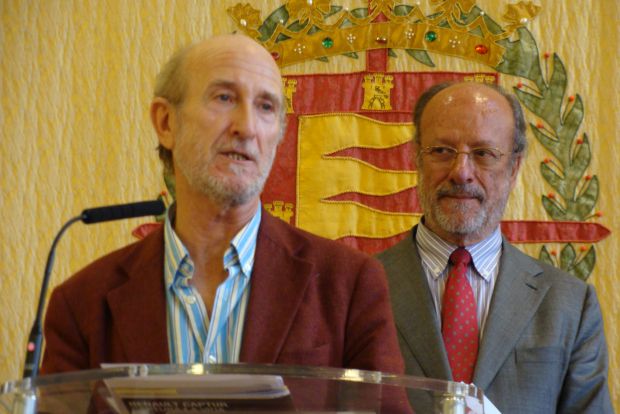 Javier Angulo, director de la SEMINCI, observado muy de cerca por el alcalde de Valladolid, Francisco Javier León de la Riva. Foto: L. Fraile.