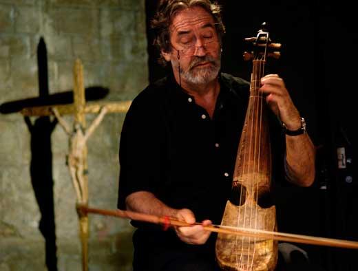 El violista Jordi Savall, especialista en música antigua, exige subvención para todos los artistas y la Cultura en general. 