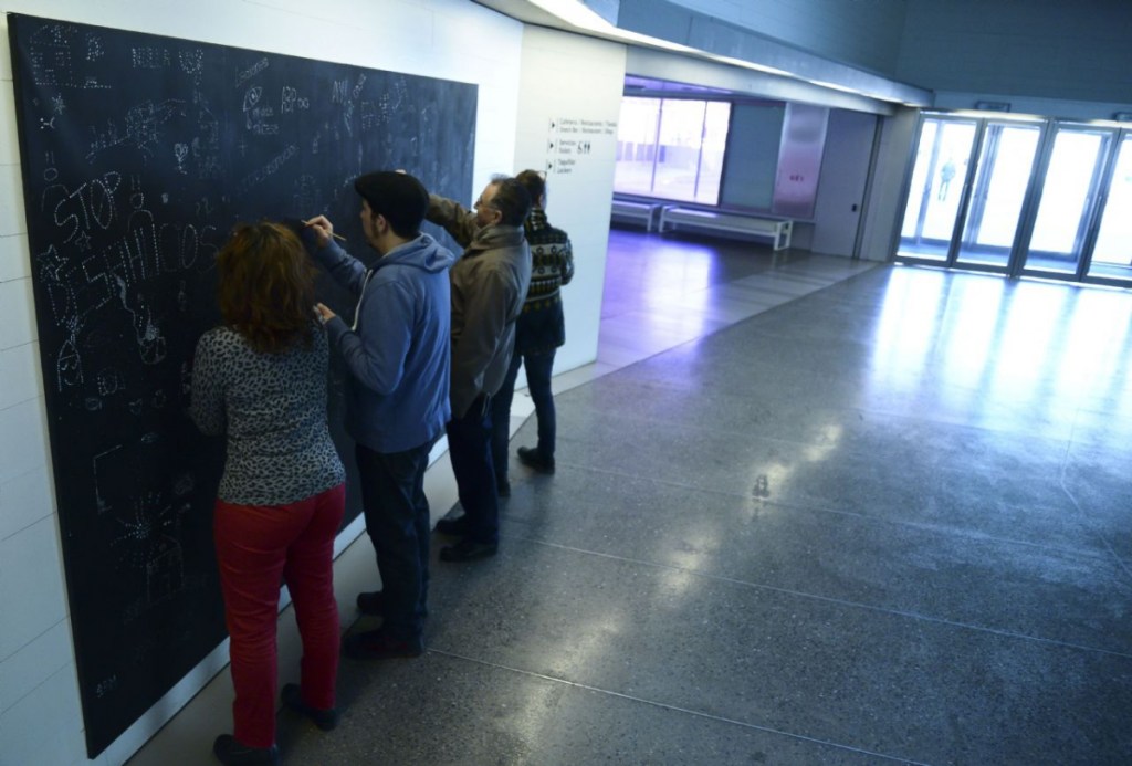 Creación de la obra `Desahuciados en España desde 2007 hasta 2014´. © Fotografía: Eduardo Fandiño.