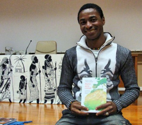 Mahmud Traoré, minutos antes de iniciar su charla. © Fotografía: L. Fraile.