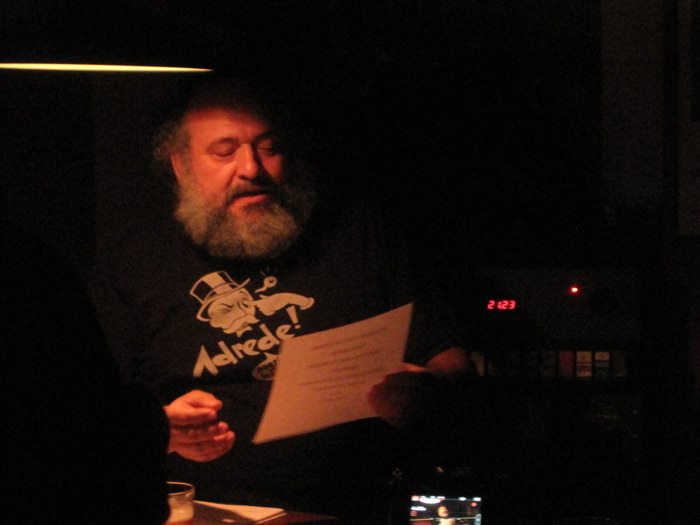 Felipe Zapico durante su actuación en el Belmondo. © Fotografía: Eloísa Otero.