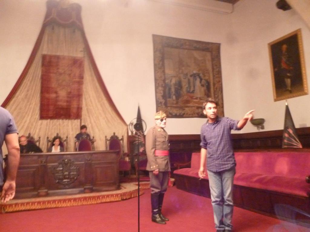 Javier Semprún, caracterizado como Millán Astray (en el centro, con el parche), en una fotografía del rodaje de "Unamuno en Fuerteventura".