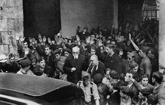 Imagen de Unamuno en 1936, tras el suceso en la Universidad de Salamanca.