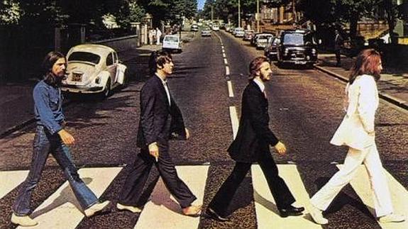 Una de las bases del bulo parte de que Paul apareciera descalzo en la famosa portada