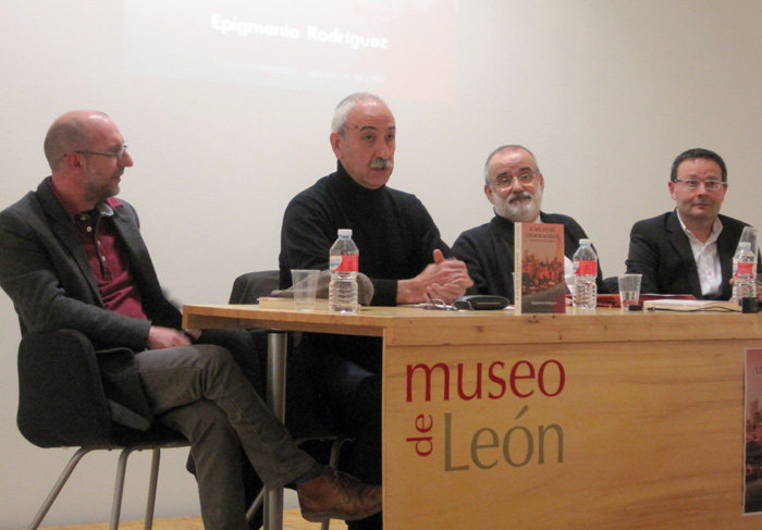 De izquierda a derecha: Juan Miguel Alonso Vega, Epigmenio Rodríguez, Francisco Flecha y Carlos Arias, durante la presentación del libro. © E. Otero.