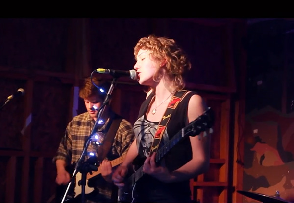 Kate Alexander, de Junk Horses, con el guitarrista Giles Warren.