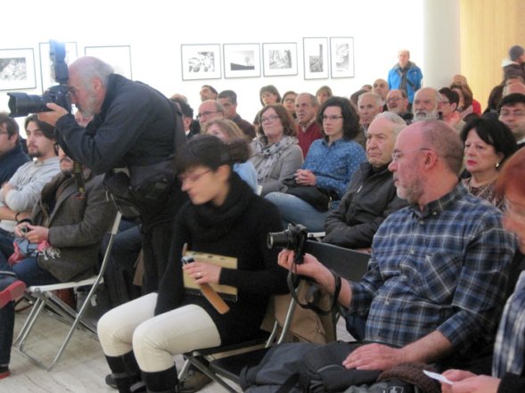 Aspecto de la sala, durante la presentación. © Fotografía: E. Otero.