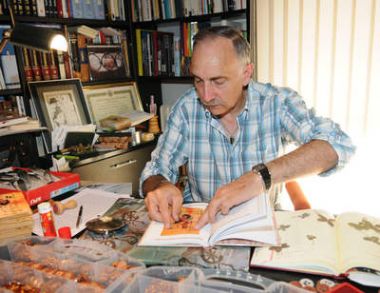 El escritor y editor leonés Gregorio F. Castañón. © Fotografía: JAVIER / Diario de León.