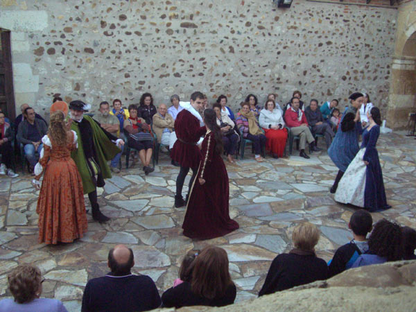 Gratie d'Amore, durante una representación de danzas medievales y renacentistas.