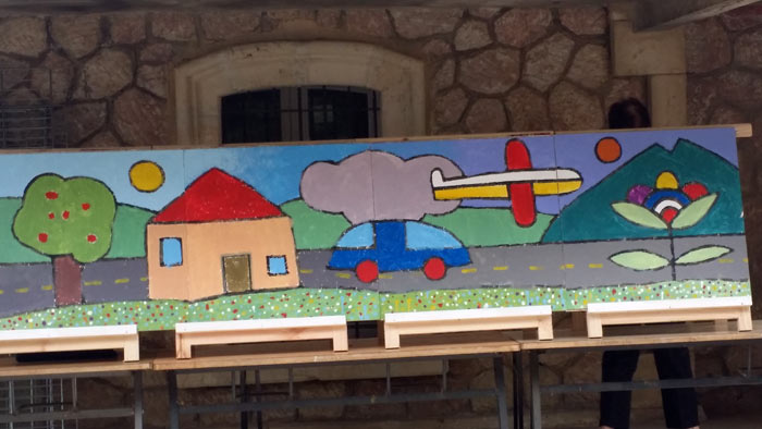 Frescos realizados por los niños del colegio Joseph Néo, en Elne (Francia).