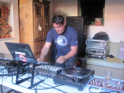 David Encina durante su actuación en PATIOS (2015). © Fotografía: E. Otero.