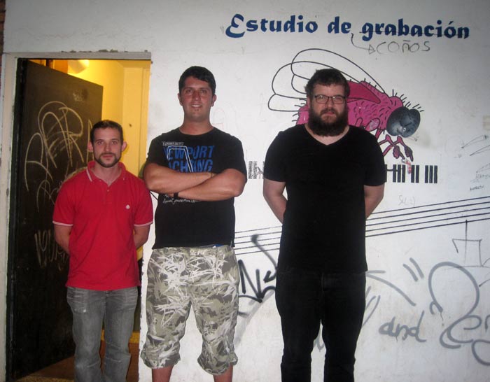 Los tres conductores de Cubo Radio. © Fotografía: Eloísa Otero.