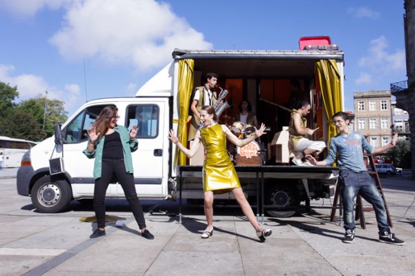 Companhia Radar 360º, con su espectáculo "Banda Móvel".