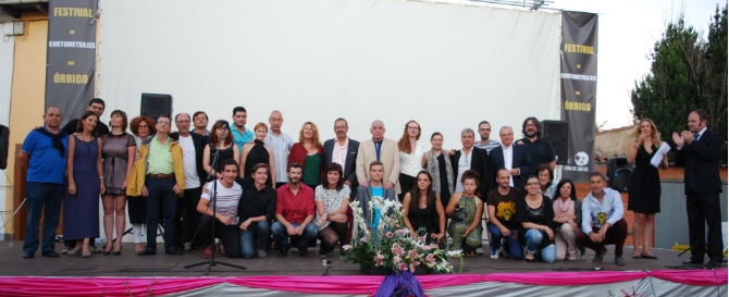 Foto de familia de los premiados y todos los que han intervenido en la organización de la segunda edición del festival. © astorgaredaccion.com