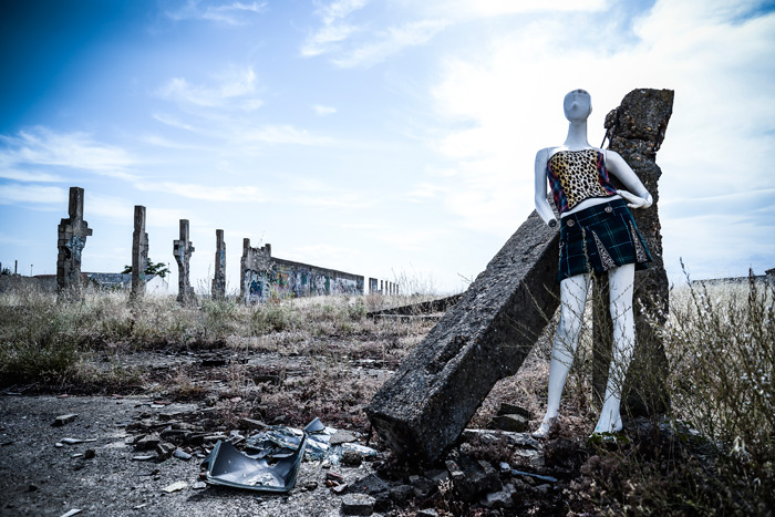 “META A. MORFOSIS 3”. De la serie fotográfica Meta A. Morfosis, 2015, realizada por Eduardo Fandiño para Kosicas y Telares.