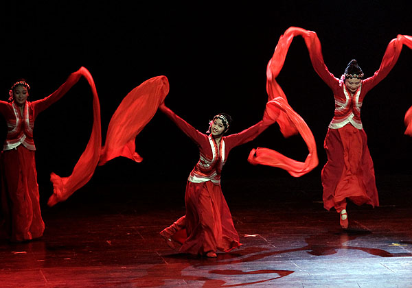 “Viento de Oriente”, Grupo Artístico de Sisu.