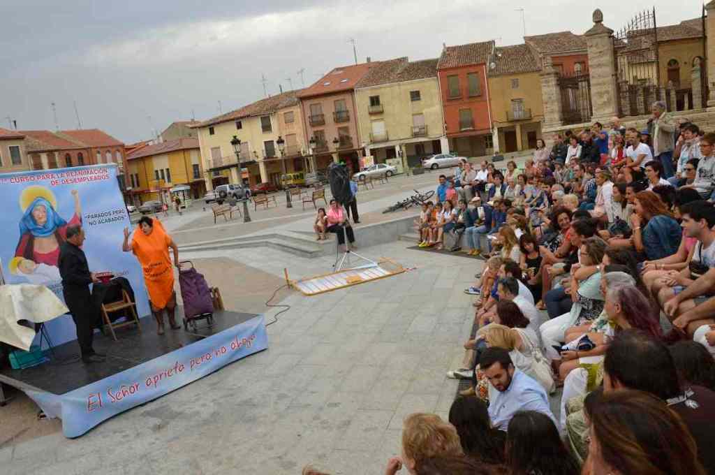 Espectáculo La Conga, de la compañía Trapu-Zaharra en la representación de Villalón. © Fotografía: TOR.