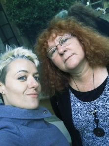 Las cronistas gráficas, Miriam Vega y Eloísa Otero, en un selfie.